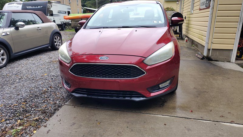 Used 2015 Ford Focus SE w/ SE Sport Package FWD image 1