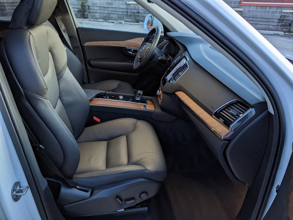 Certified 2025 Volvo XC90 B5 Plus image 22