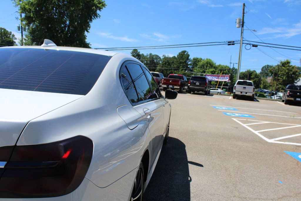 Used 2018 BMW 750i image 16