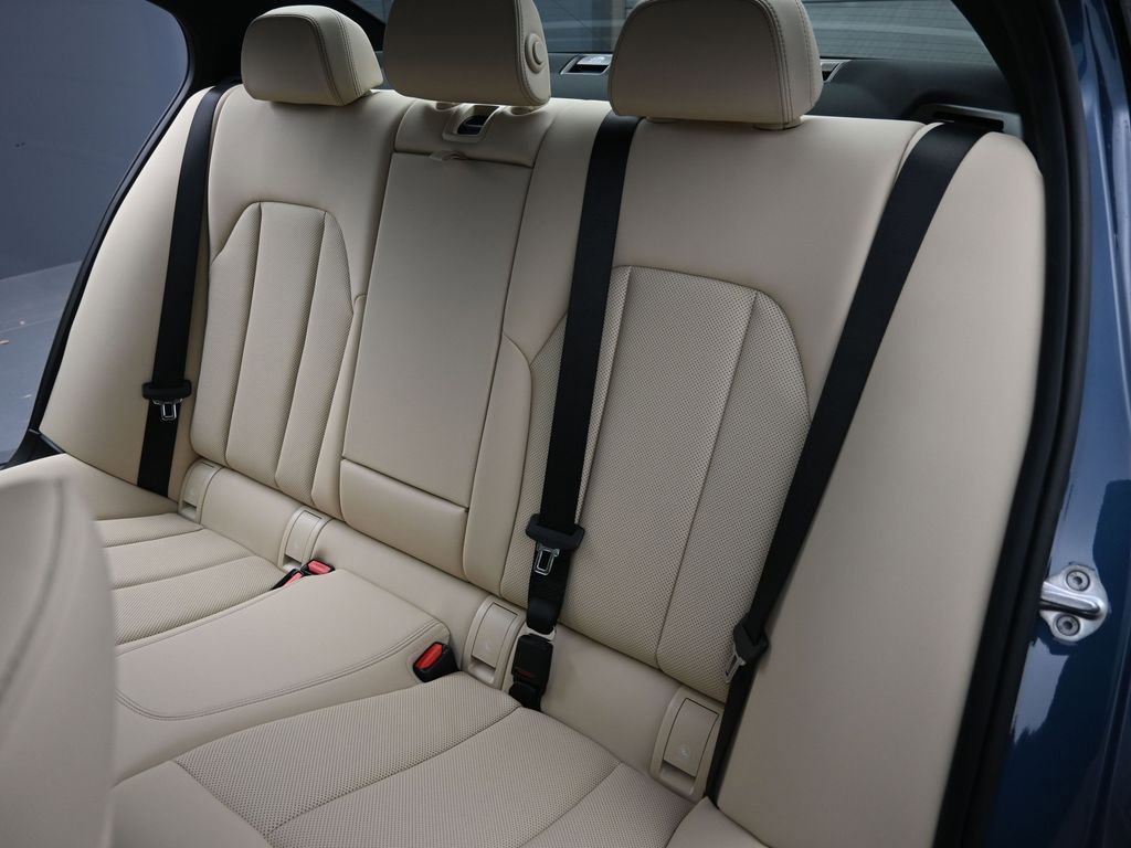 Certified 2025 BMW 330i Sedan w/ Premium Package image 29