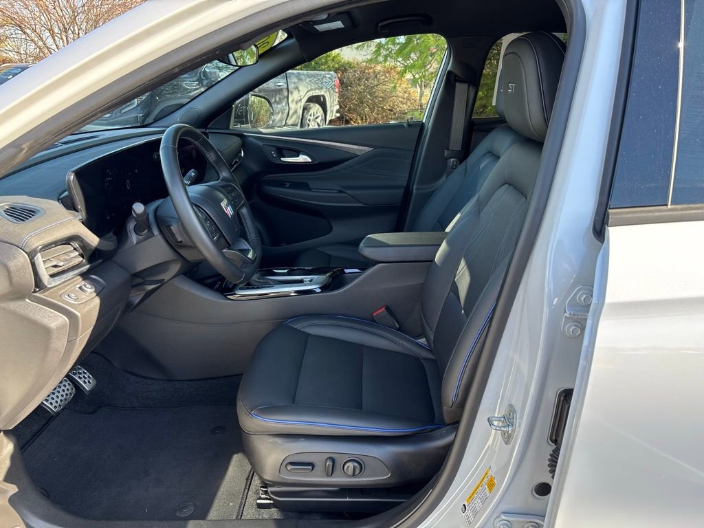 Used 2024 Buick Envista Sport Touring w/ Convenience I Package image 14
