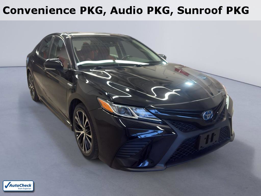 Used 2020 Toyota Camry SE w/ Sunroof Package