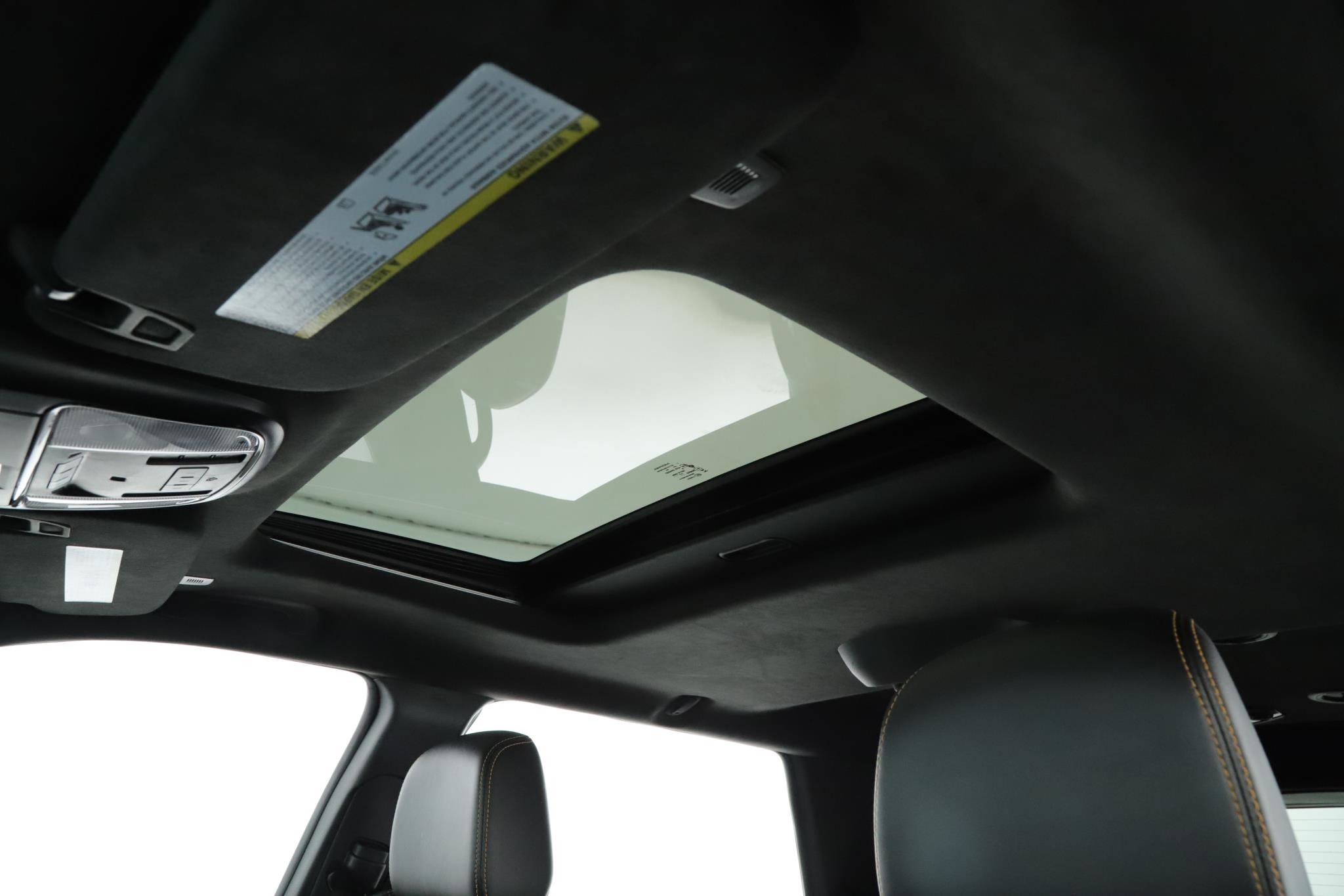 Used 2022 Dodge Durango R/T w/ Hemi Orange Plus Package image 18