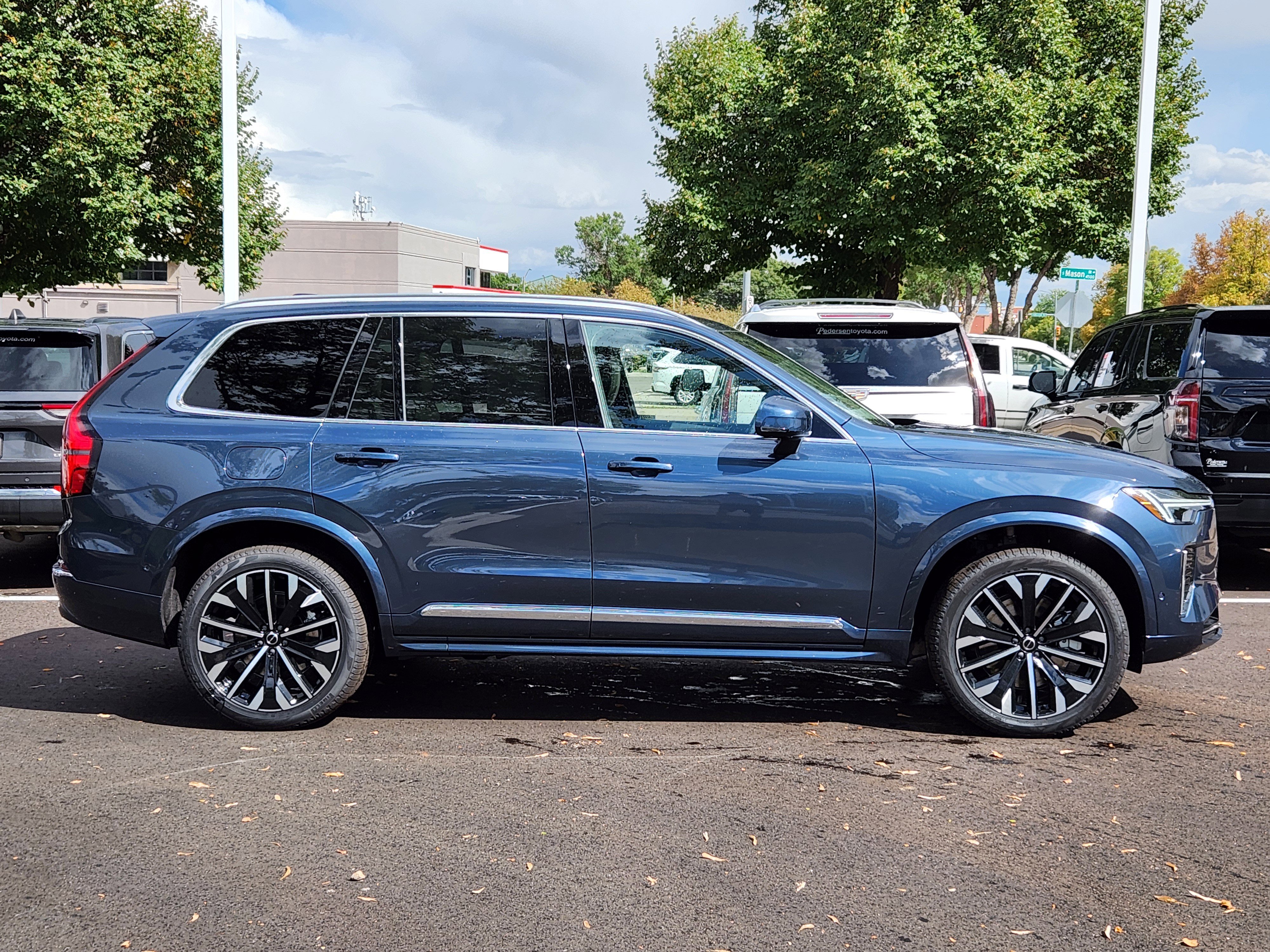 New 2026 Volvo XC90 T8 Plus image 2