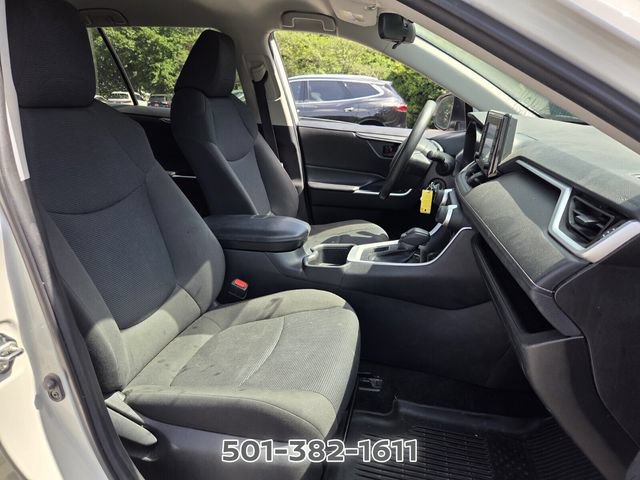 Used 2022 Toyota RAV4 LE AWD/4WD image 16
