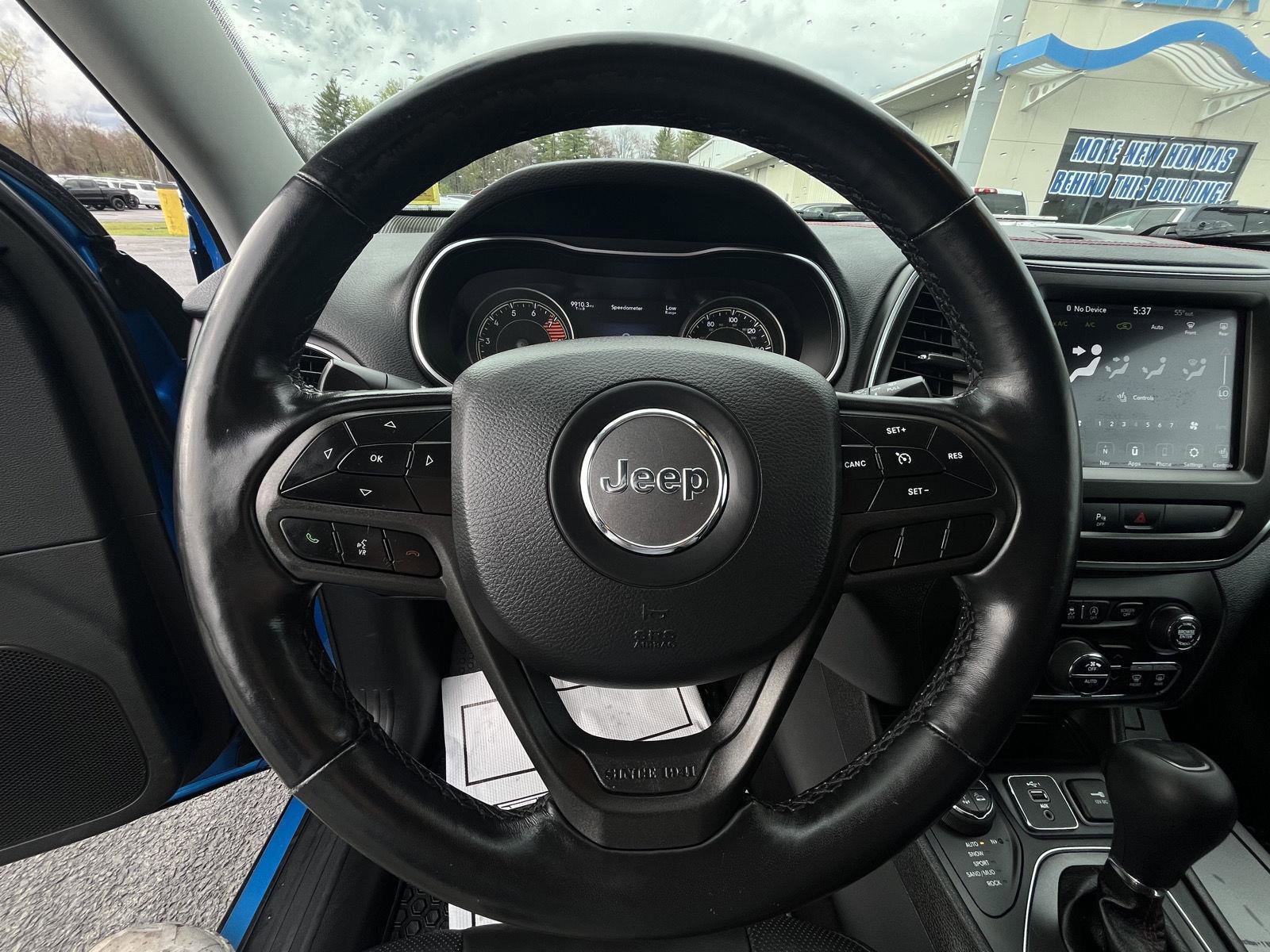 Used 2020 Jeep Cherokee Trailhawk AWD/4WD image 18