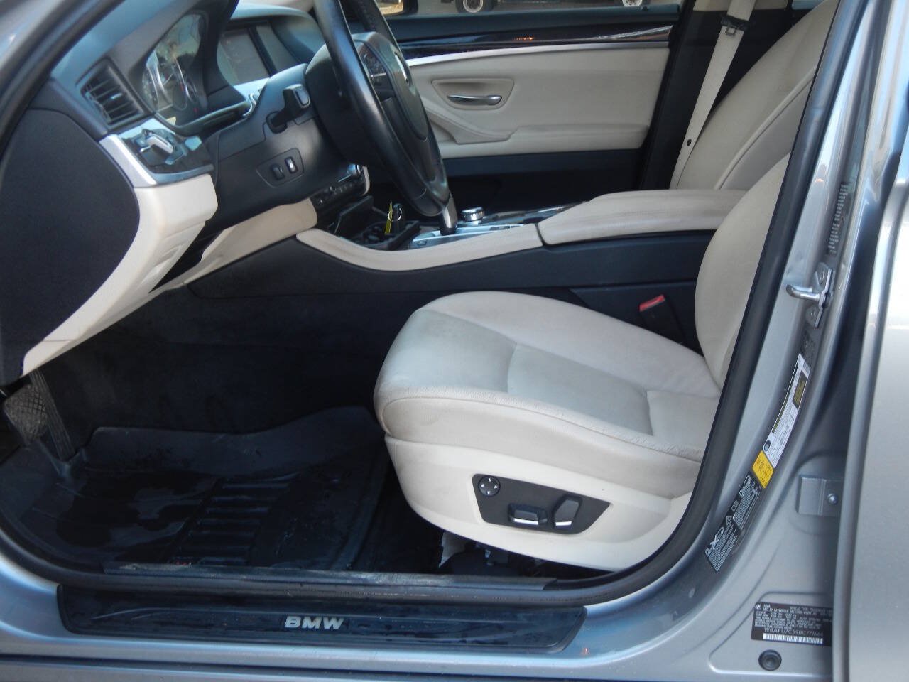 Used 2011 BMW 535i xDrive Sedan AWD/4WD image 27