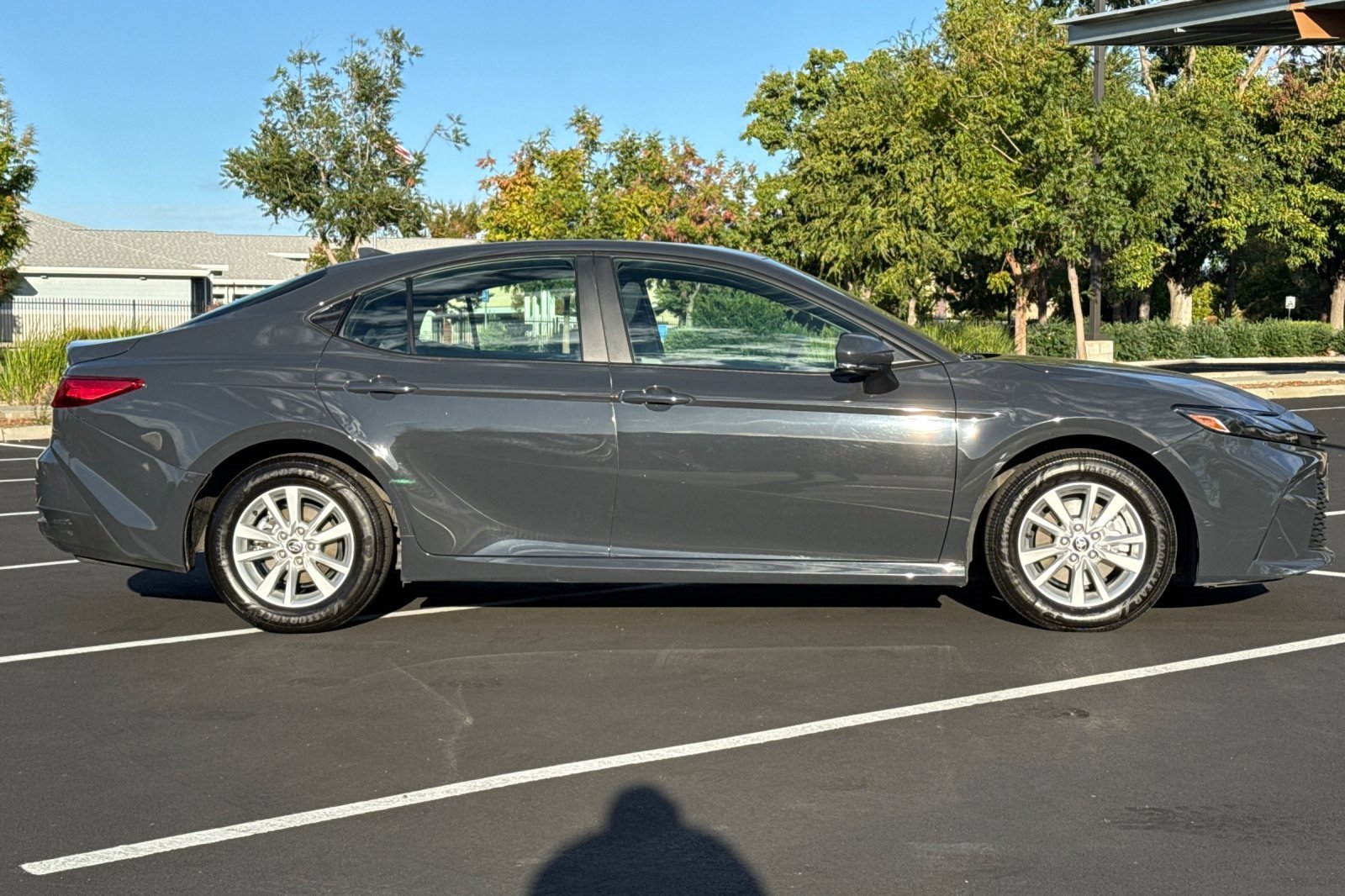 Used 2025 Toyota Camry LE image 3