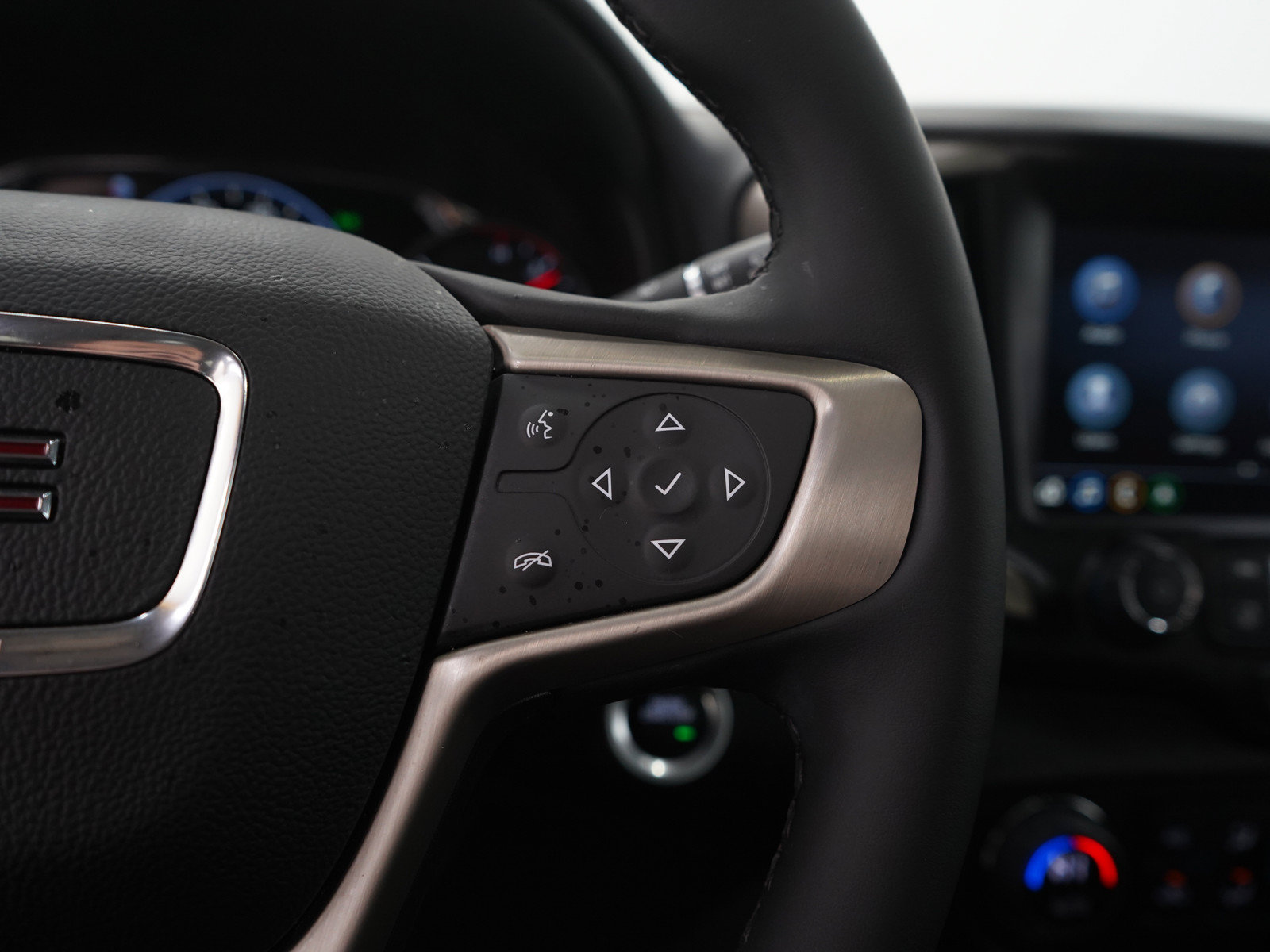 Used 2024 GMC Terrain Denali w/ Denali Premium Package AWD/4WD image 30