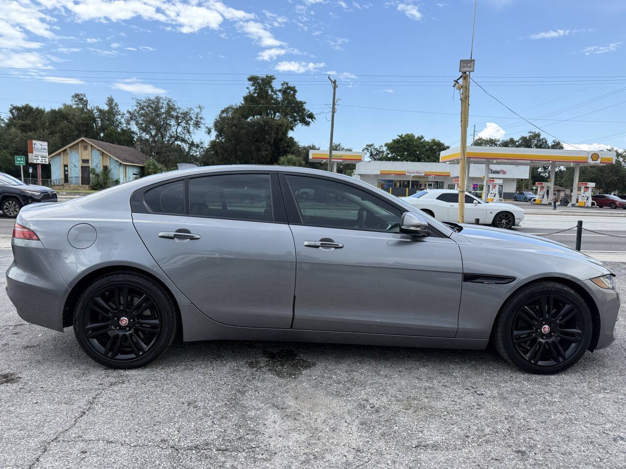 Used 2020 Jaguar XE S RWD image 8