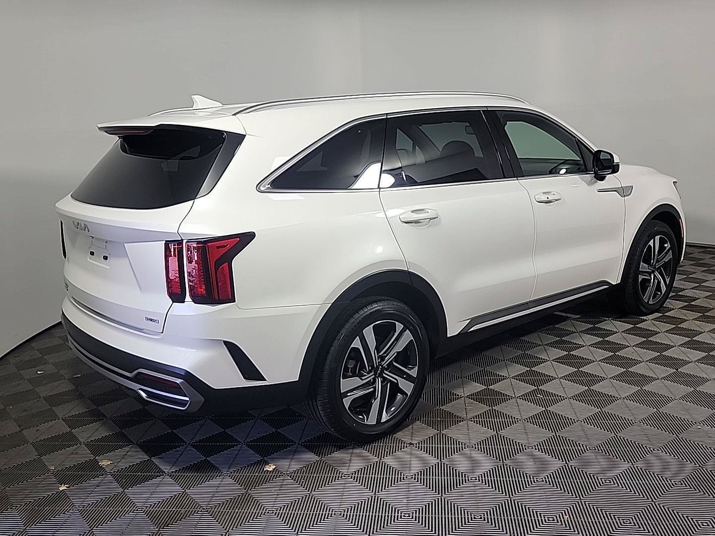 Used 2023 Kia Sorento EX AWD/4WD image 4