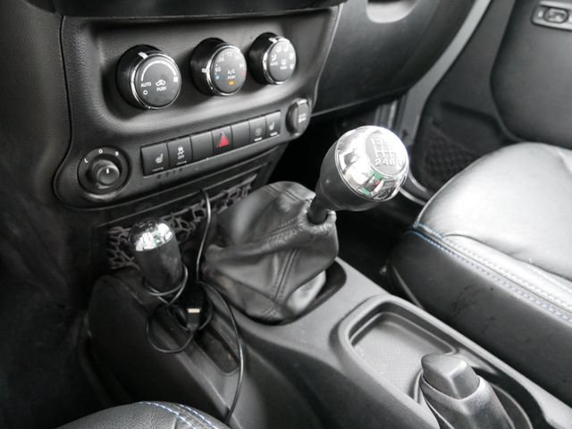 Used 2013 Jeep Wrangler Unlimited Sahara w/ Dual Top Group AWD/4WD image 24