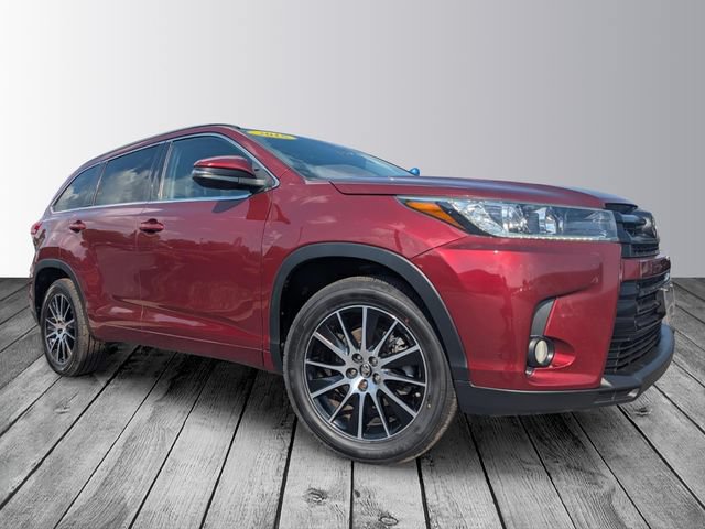 Used 2018 Toyota Highlander SE FWD image 2