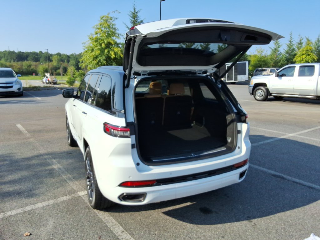 Used 2025 Jeep Grand Cherokee Summit AWD/4WD image 15