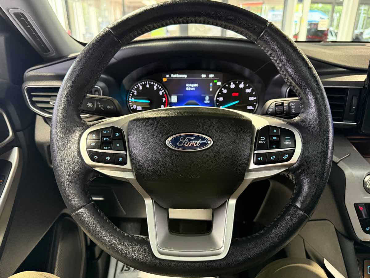 Used 2023 Ford Explorer XLT w/ Equipment Group 202A AWD/4WD image 12