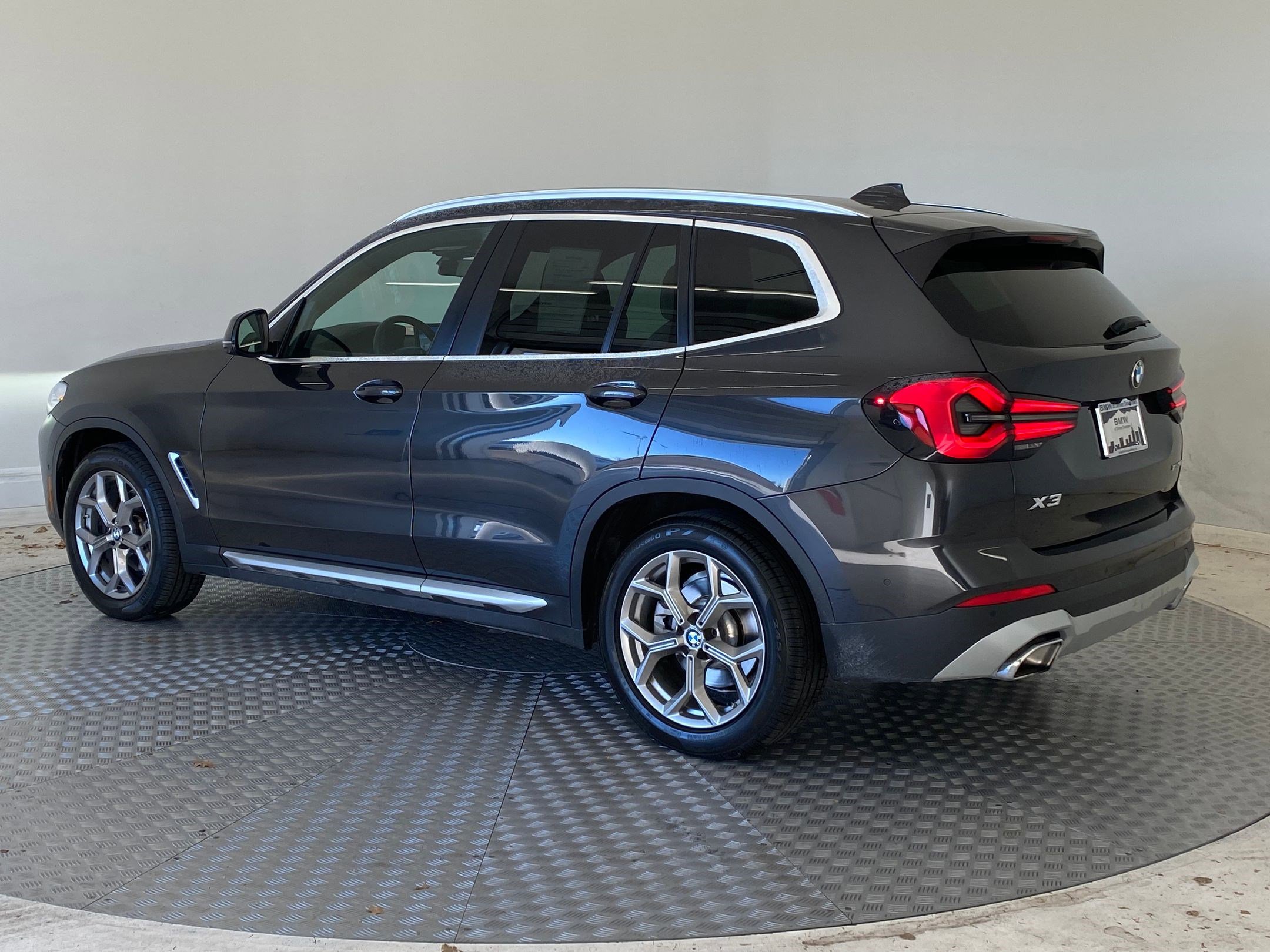 Certified 2023 BMW X3 xDrive30i w/ Premium Package image 3