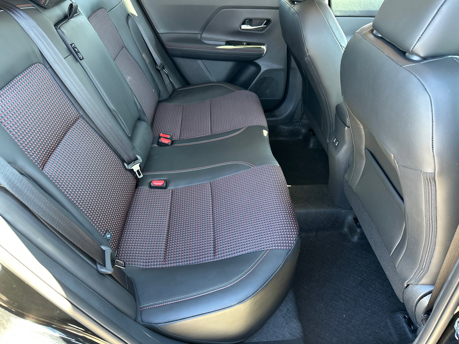 Used 2025 Nissan Kicks SR image 15