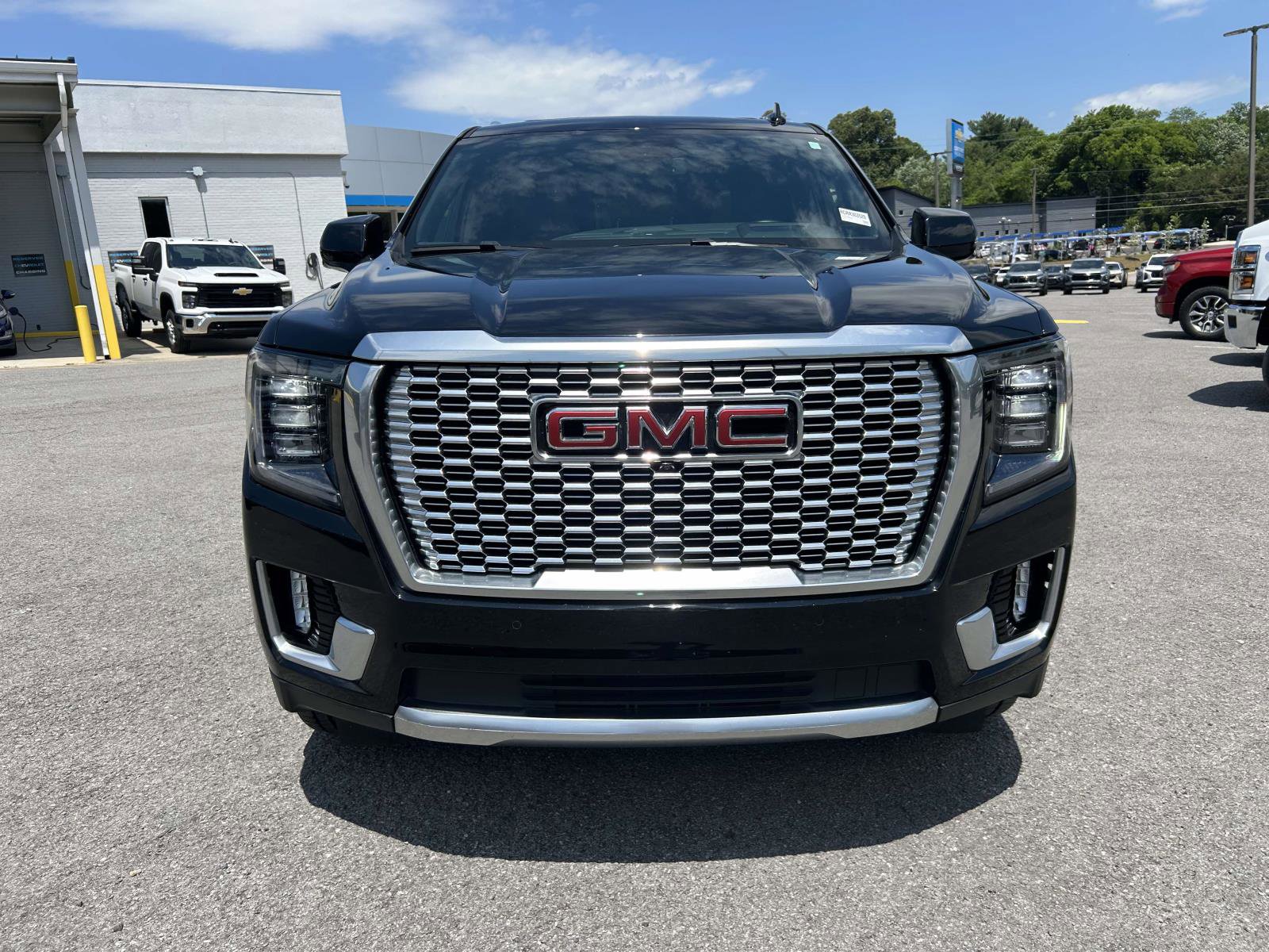 Used 2024 GMC Yukon Denali RWD image 8