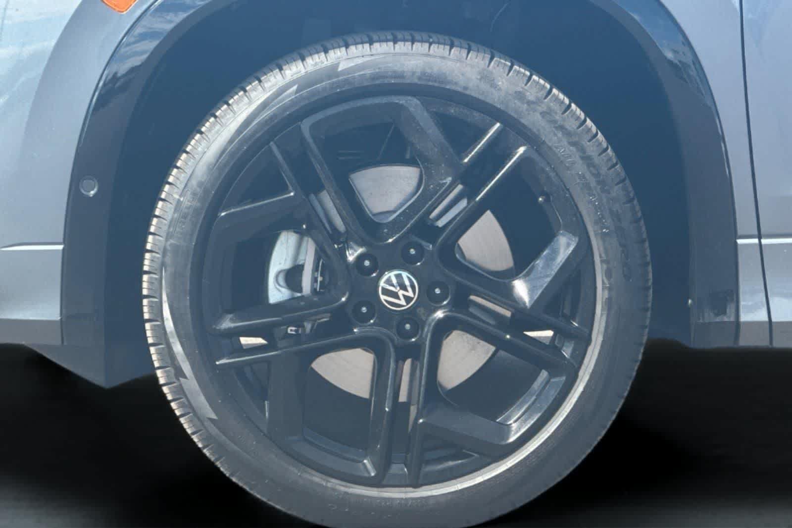 Used 2025 Volkswagen Tiguan SE R-Line AWD/4WD image 29