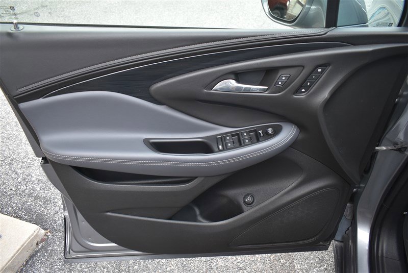 Used 2020 Buick Envision Essence image 11