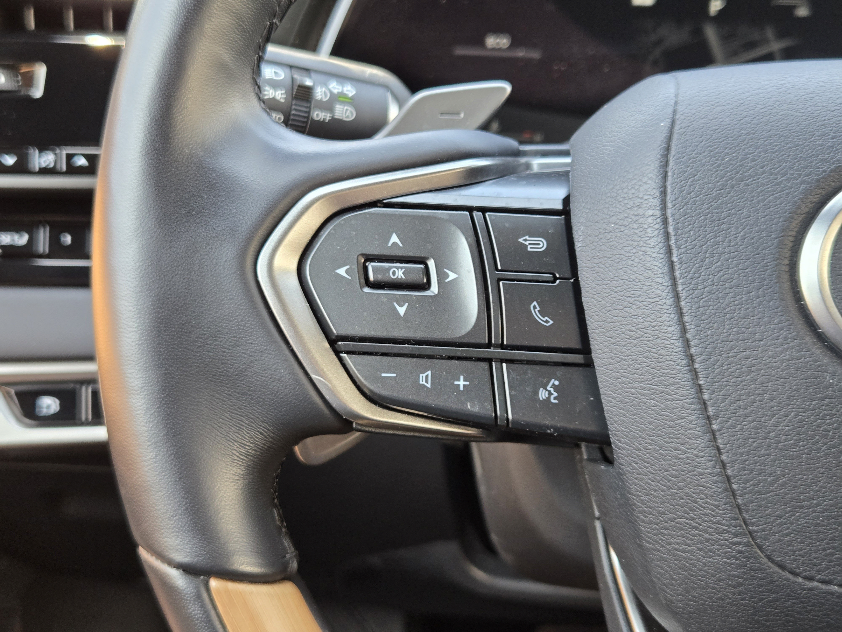 Used 2025 Lexus RX 350 Premium Plus w/ Accessory Package (Z1) FWD image 22