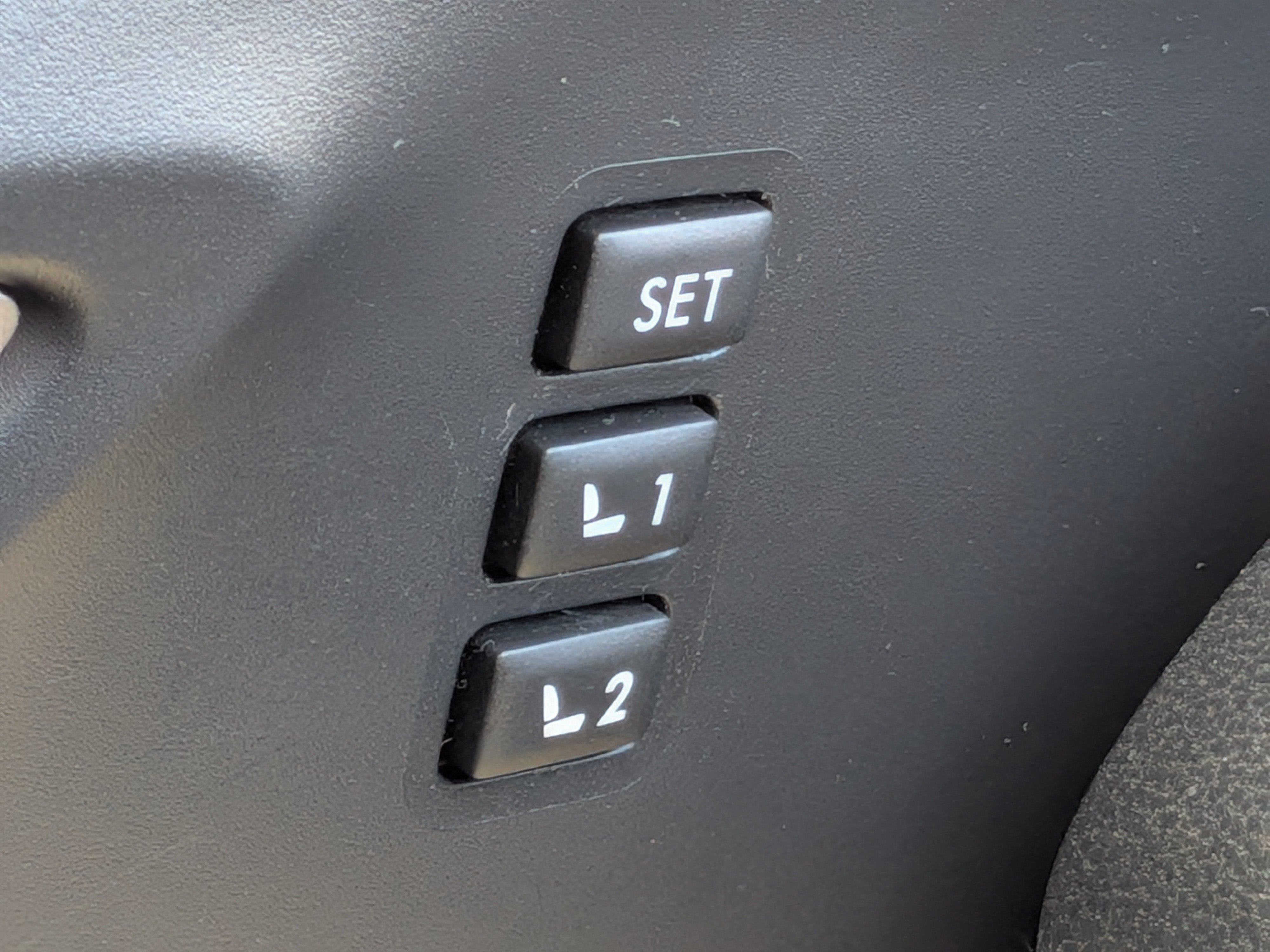 Used 2023 Subaru Ascent Limited w/ Technology Package AWD/4WD image 23