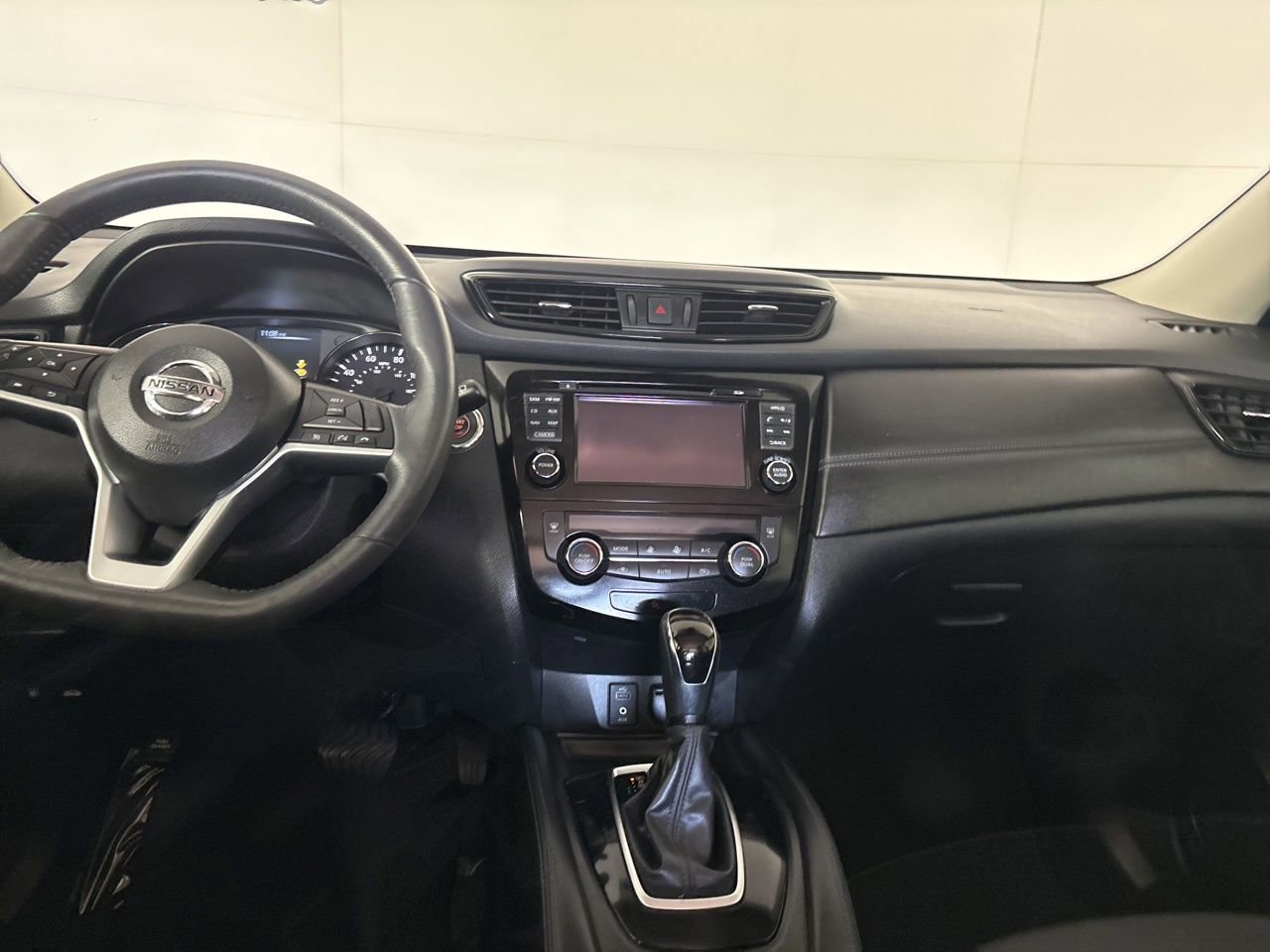 Used 2017 Nissan Rogue SL w/ SL Premium Package image 26