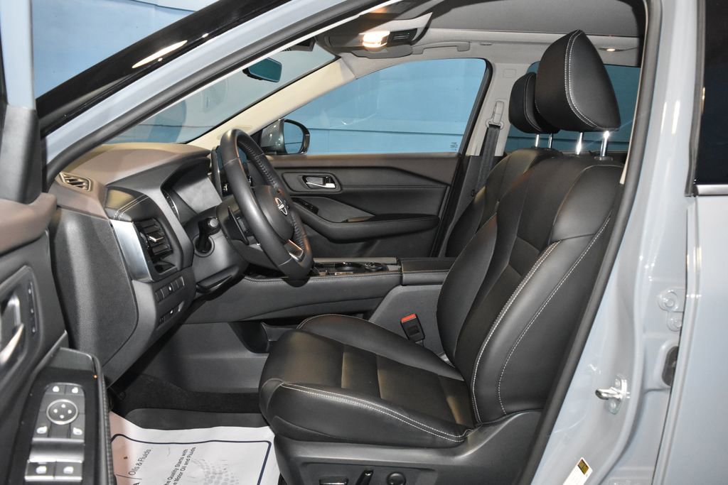 Used 2023 Nissan Rogue SL w/ SL Premium Package image 7