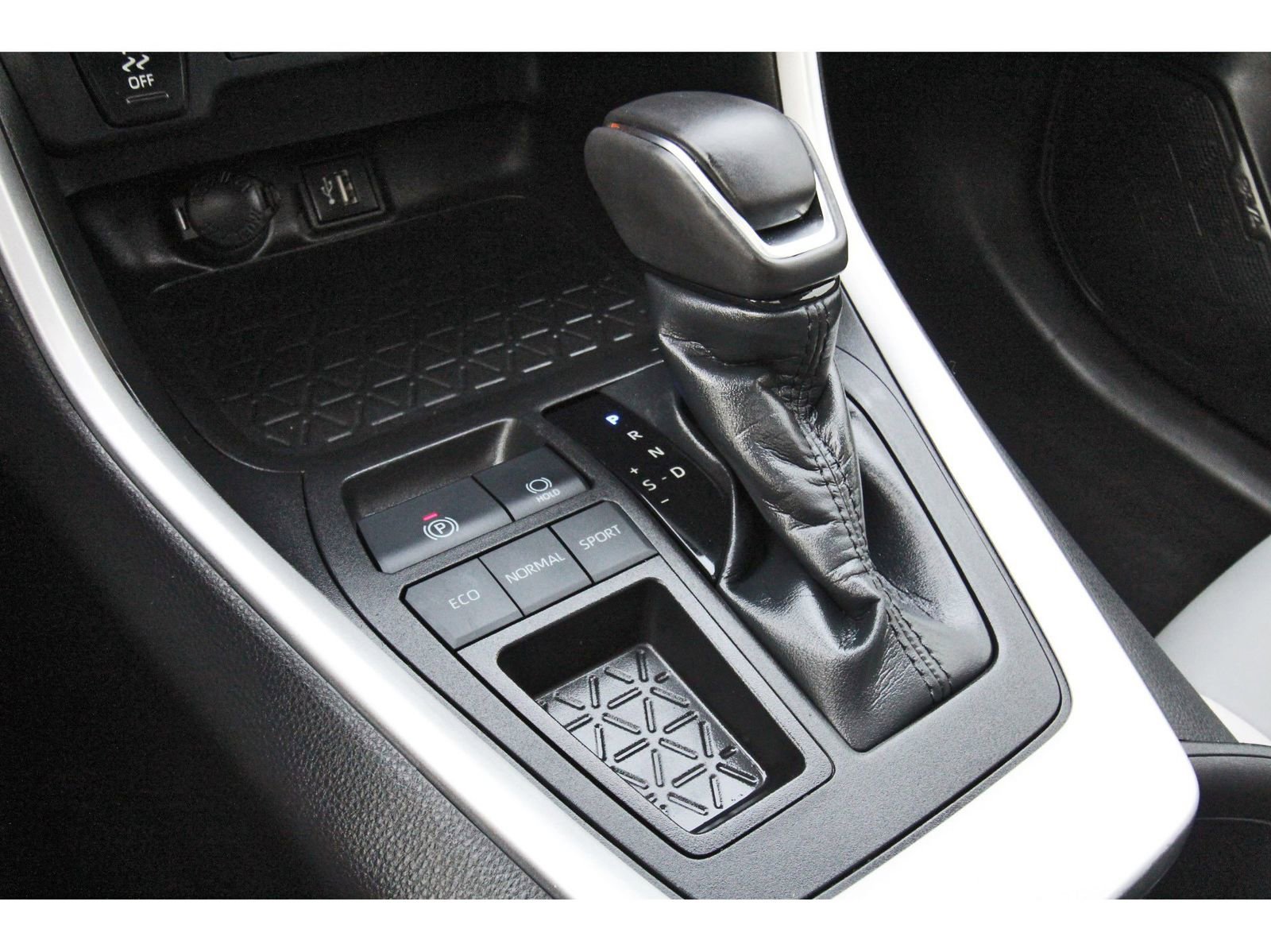 Used 2023 Toyota RAV4 XLE Premium image 27