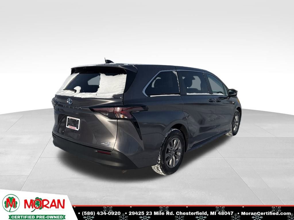 Used 2024 Toyota Sienna LE image 5