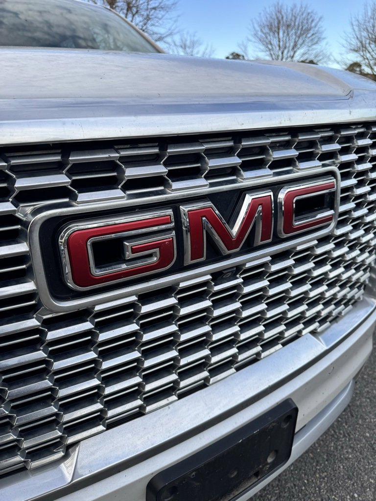 Used 2021 GMC Yukon Denali w/ Denali Premium Package image 12