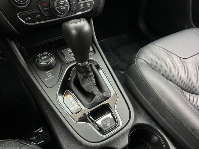 Used 2019 Jeep Cherokee Limited image 29