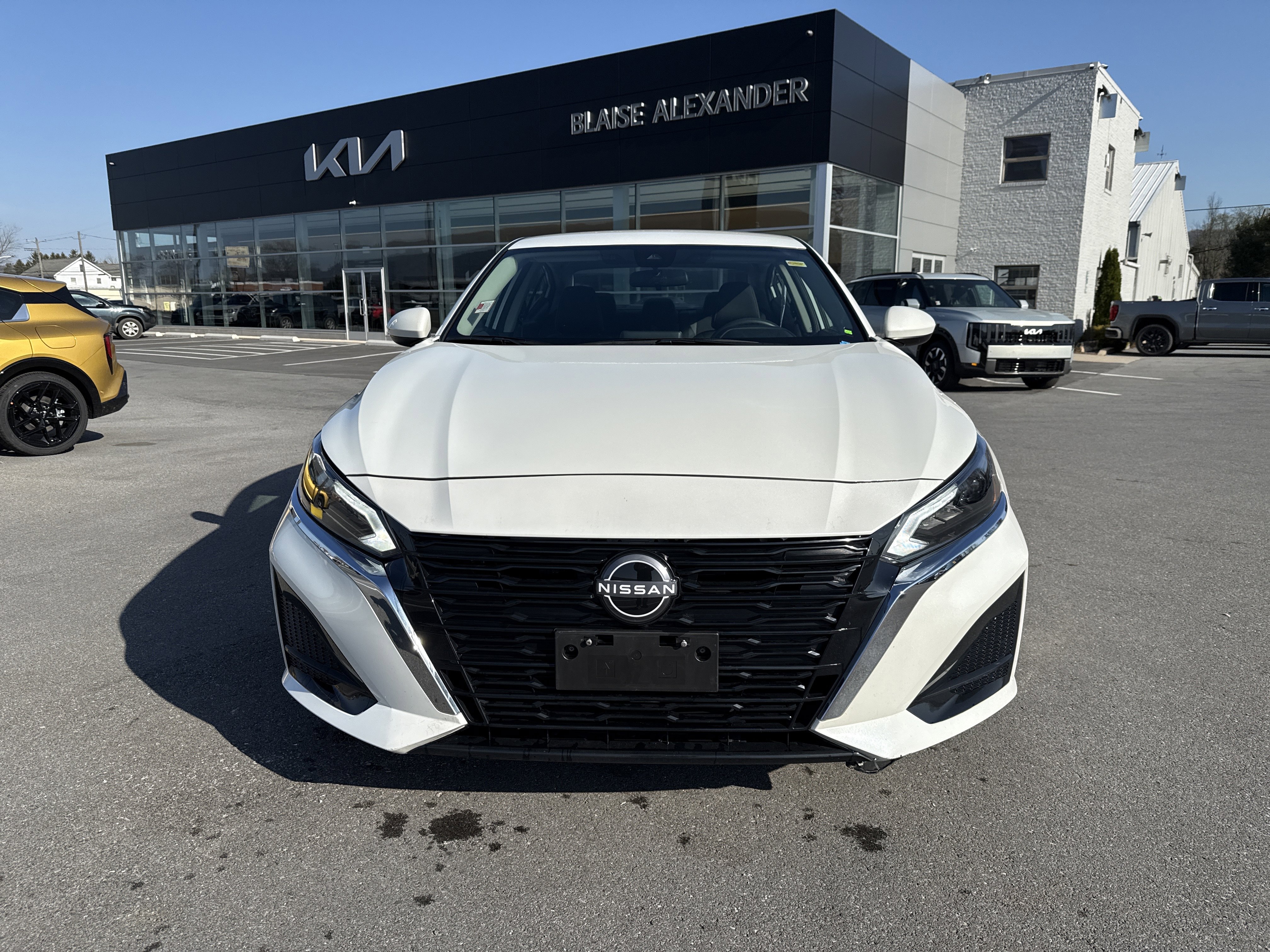Used 2023 Nissan Altima 2.5 SV AWD/4WD image 9