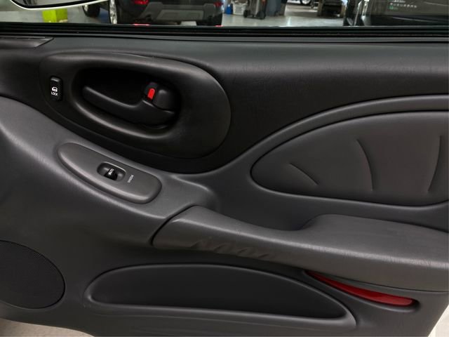 Used 2004 Pontiac Bonneville SE w/ Leather Appointment Package image 24