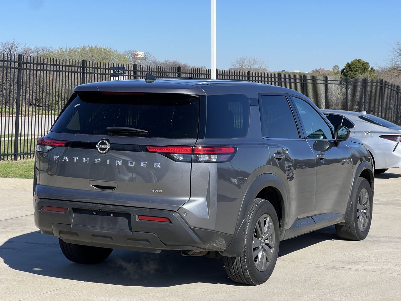 Certified 2024 Nissan Pathfinder S image 4