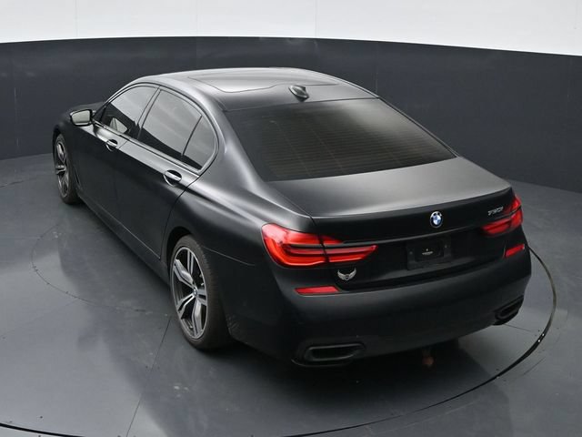 Used 2018 BMW 750i w/ Executive Package RWD image 31