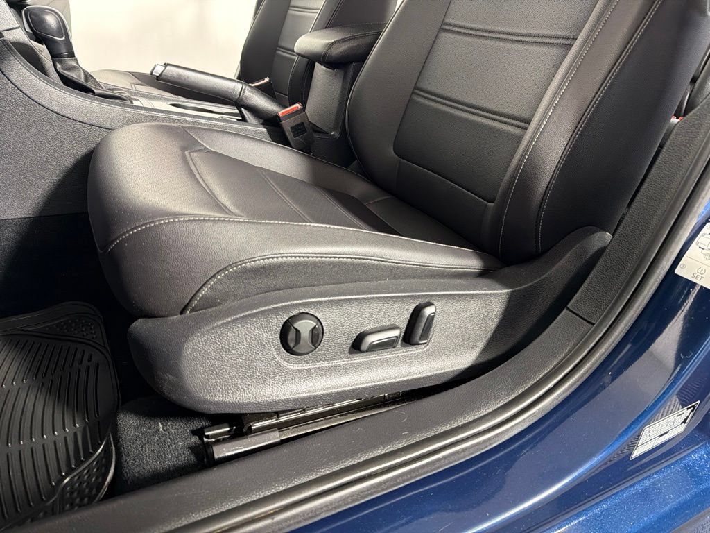 Certified 2022 Volkswagen Passat 2.0T SE FWD image 11