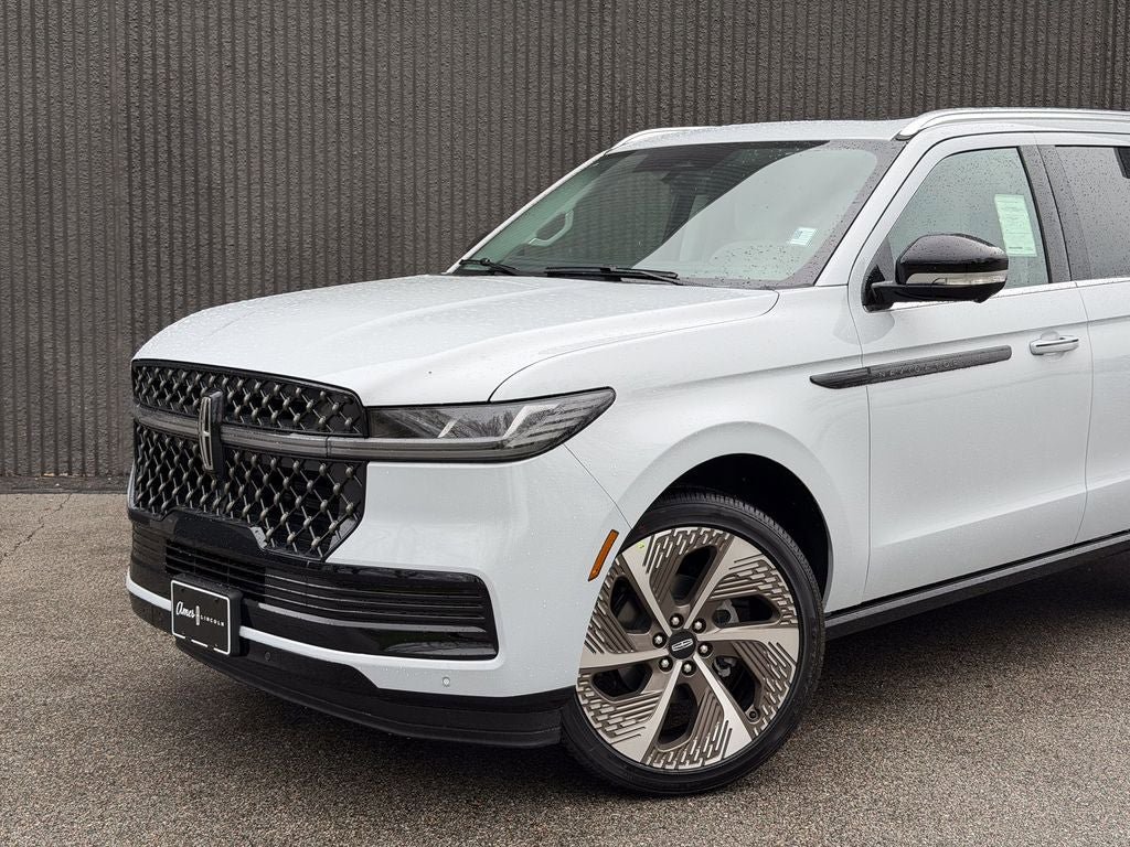 New 2026 Lincoln Navigator Black Label AWD/4WD image 2