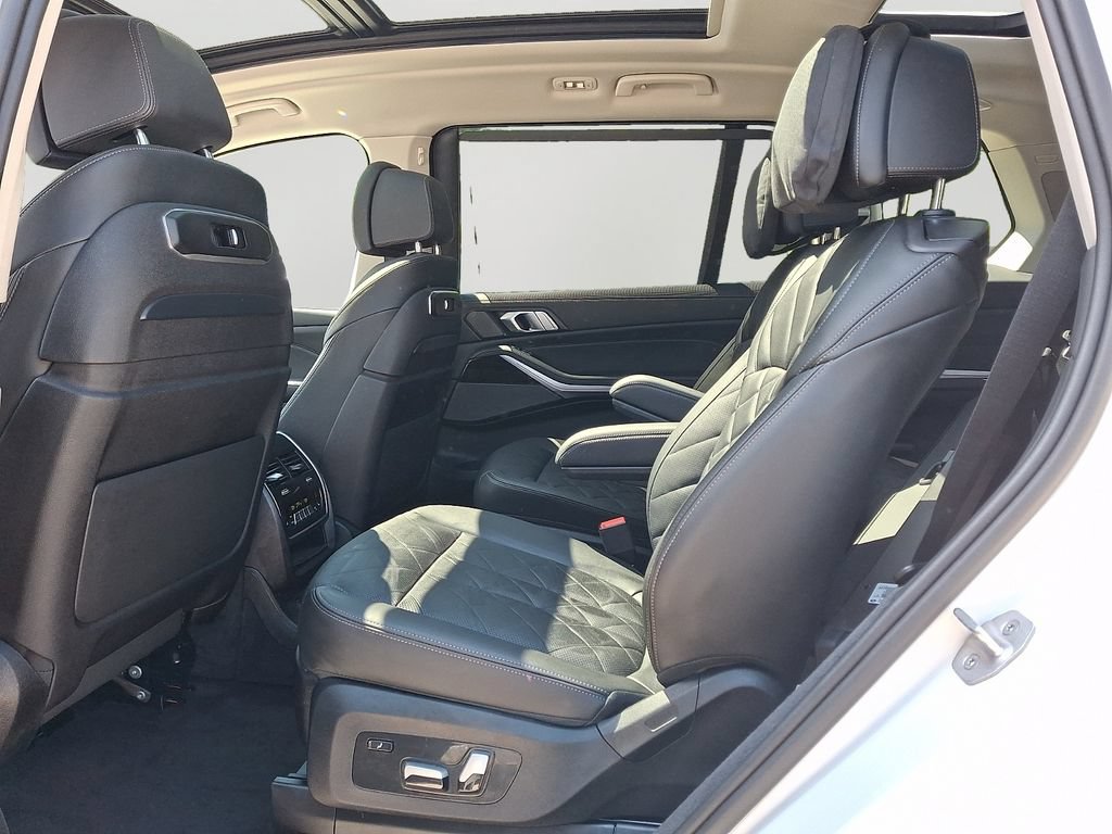 Used 2025 BMW X7 xDrive40i w/ Executive Package AWD/4WD image 8