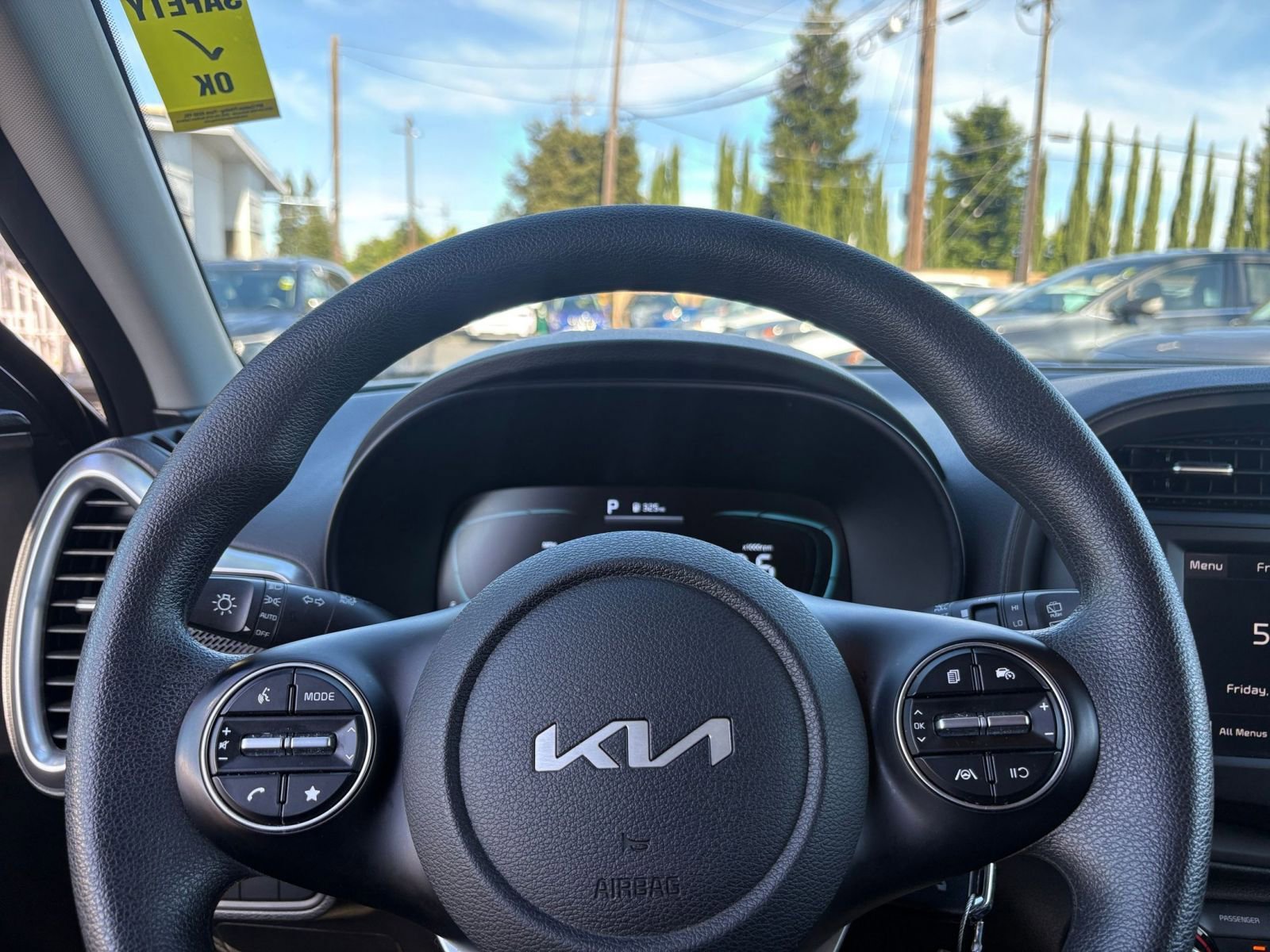Used 2025 Kia Soul LX w/ LX Technology Package FWD image 25