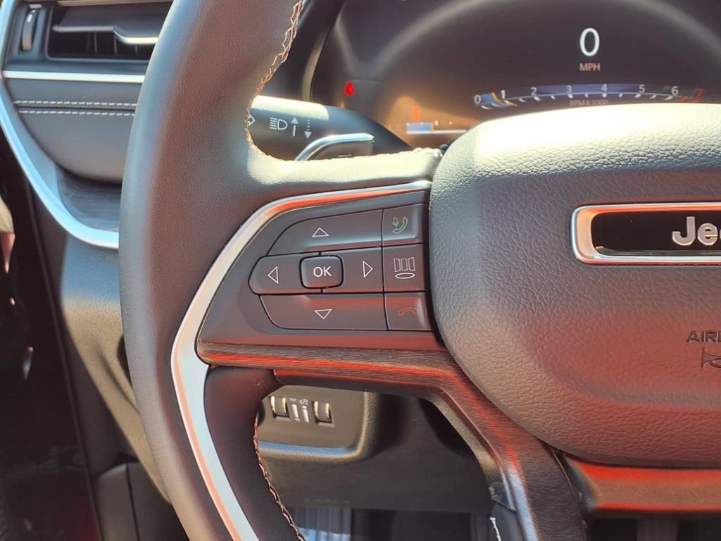 Used 2024 Jeep Grand Cherokee Limited image 18