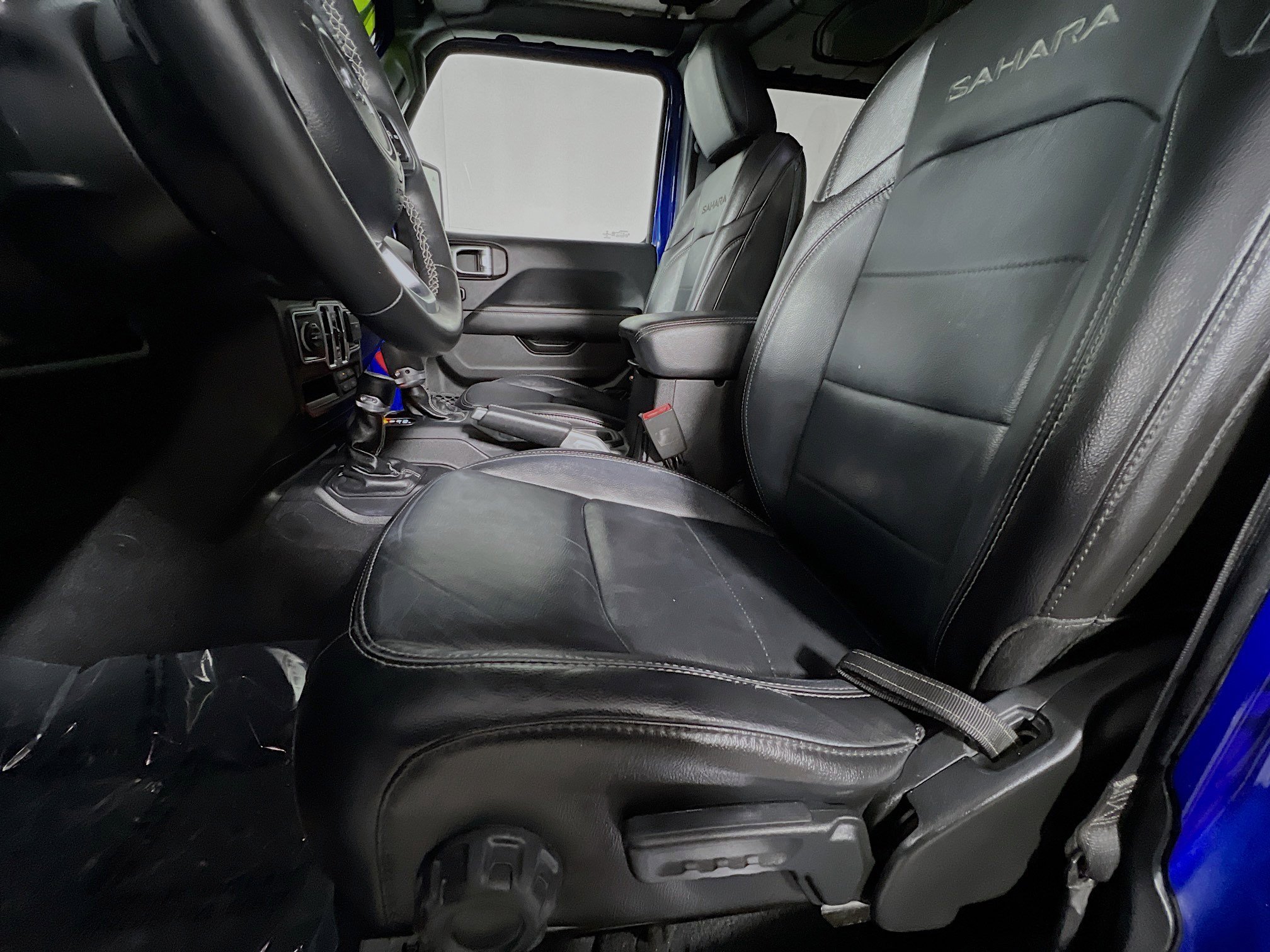 Used 2018 Jeep Wrangler Unlimited Sahara AWD/4WD image 15