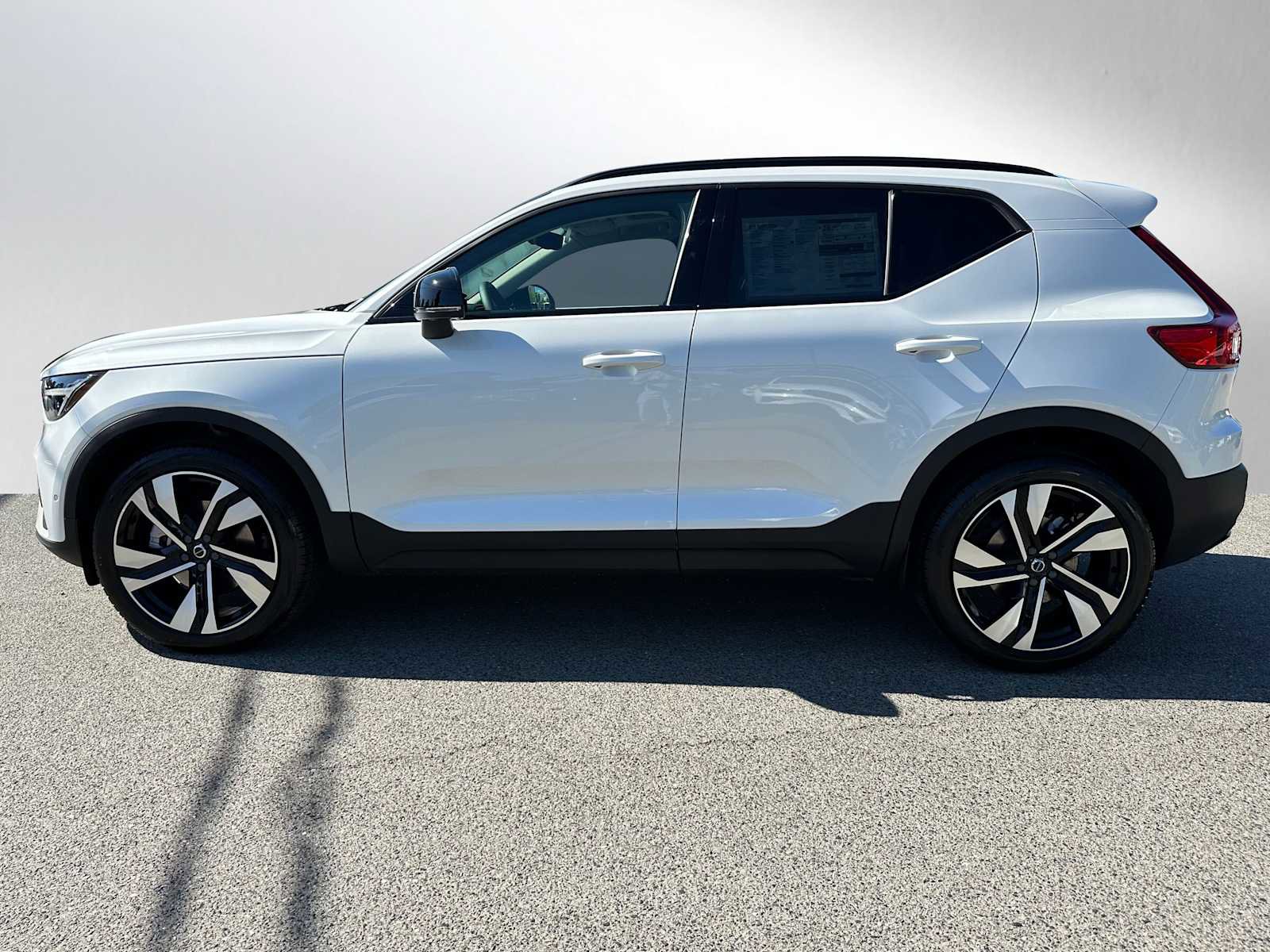 New 2025 Volvo XC40 B5 Ultra w/ Climate Package image 6