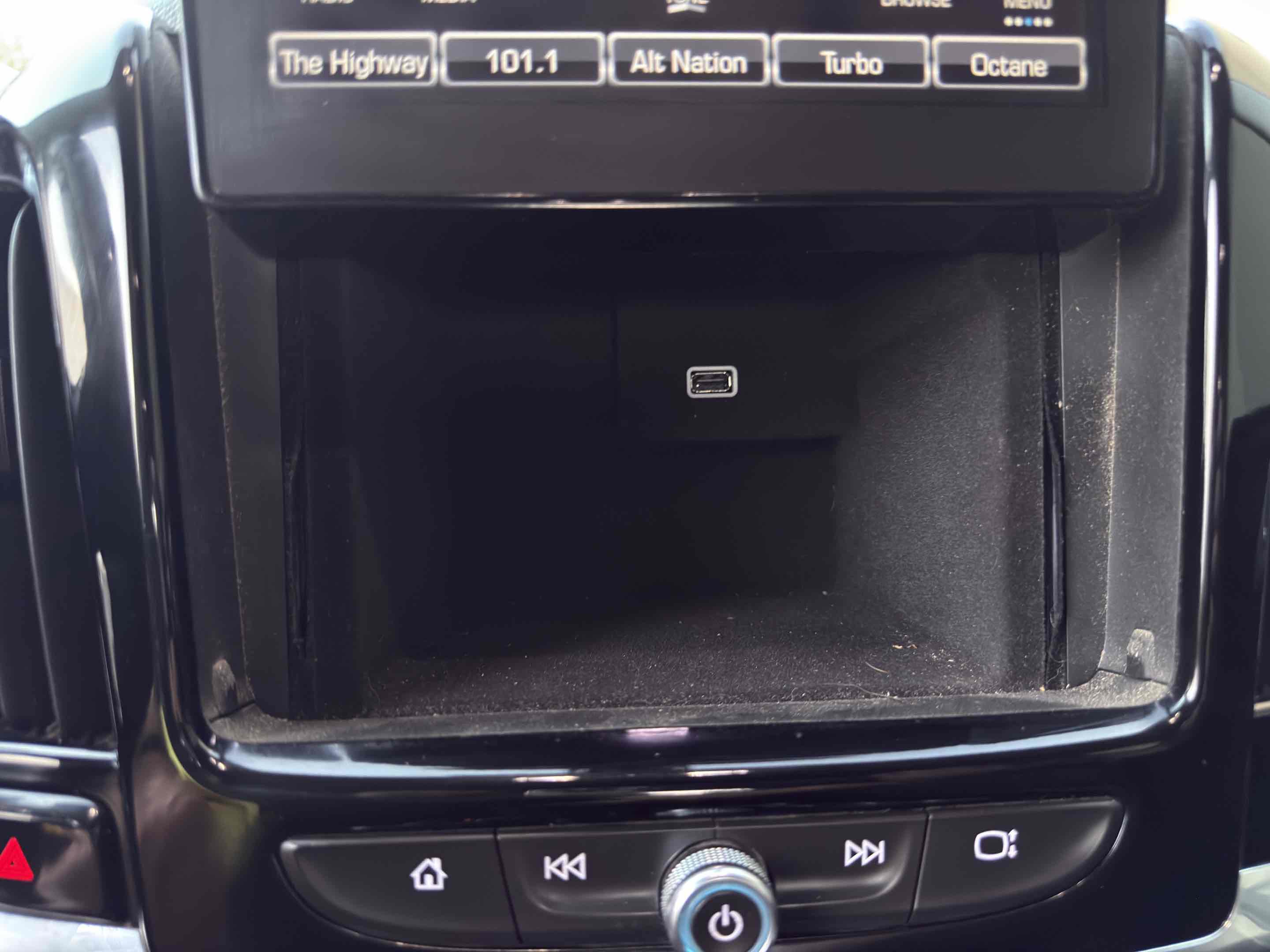 Used 2019 Chevrolet Traverse LT image 37