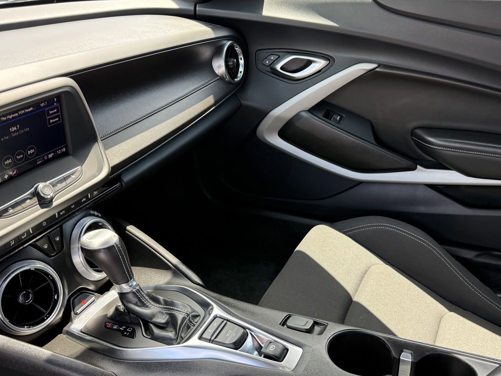Used 2023 Chevrolet Camaro LT RWD image 17