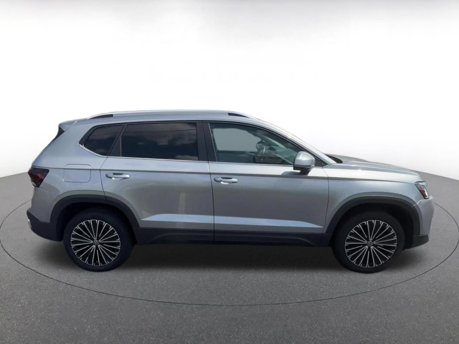 Used 2025 Volkswagen Taos SE FWD image 15