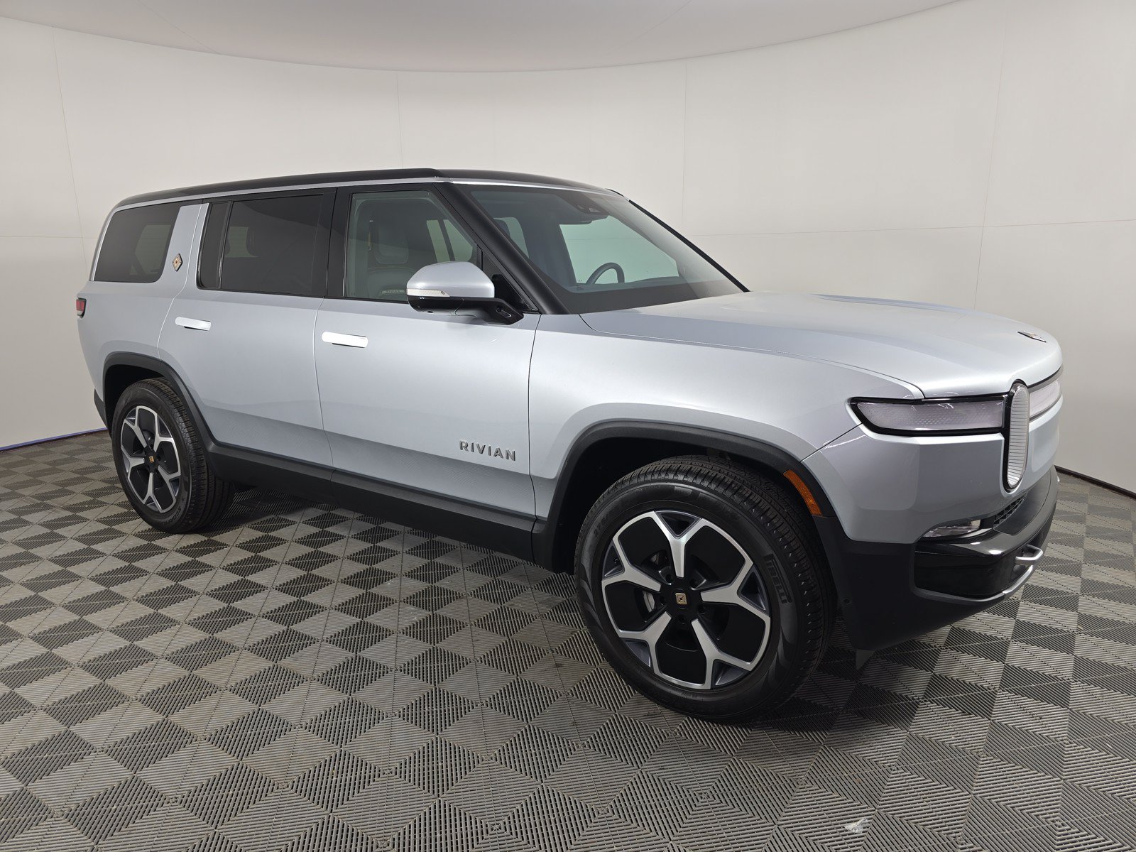 Used 2024 Rivian R1S Adventure AWD/4WD image 7