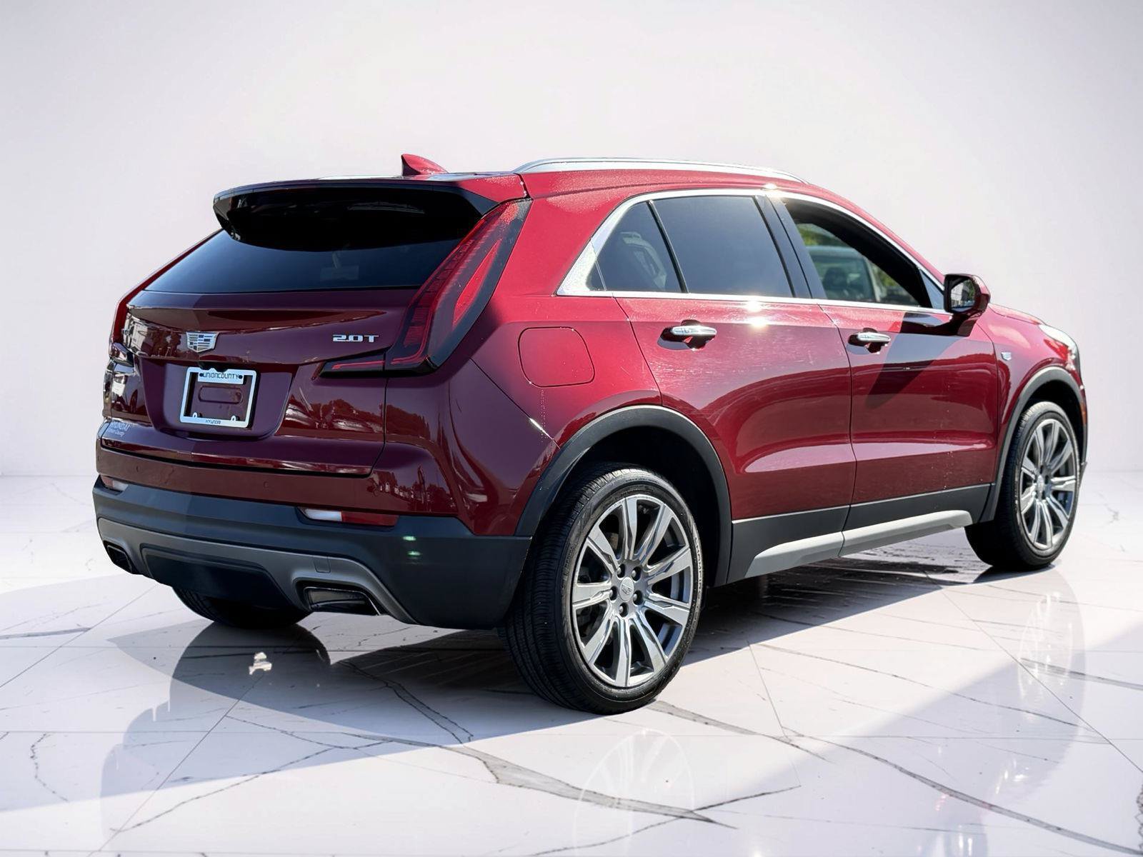 Used 2019 Cadillac XT4 Premium Luxury FWD image 2