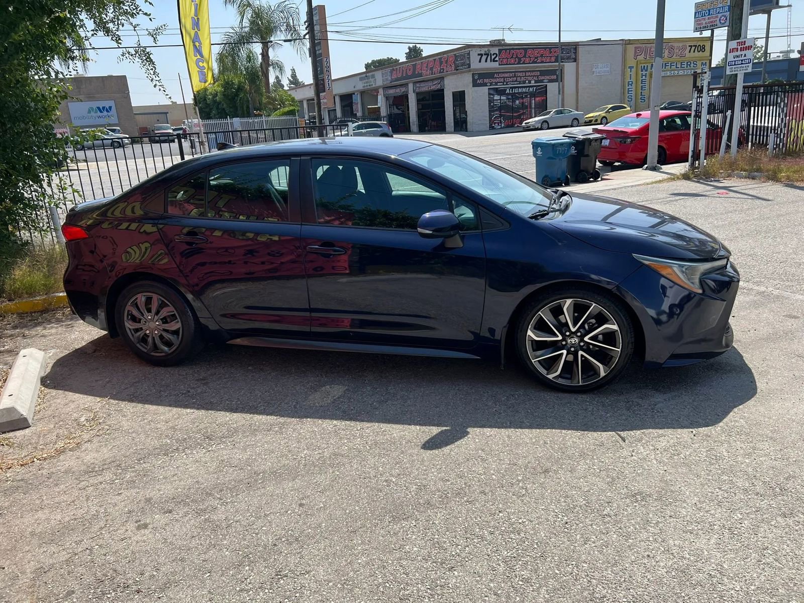 Used 2020 Toyota Corolla SE w/ Carpet Mat Package (TMS) FWD image 4