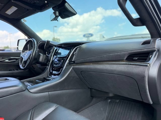 Used 2020 Cadillac Escalade Platinum AWD/4WD image 16
